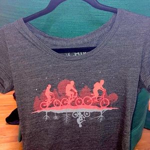 Medium sized t-shirt. Stranger things design. Dark grey Color.